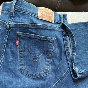 Levi’s women’s size 10 32 L like New!
